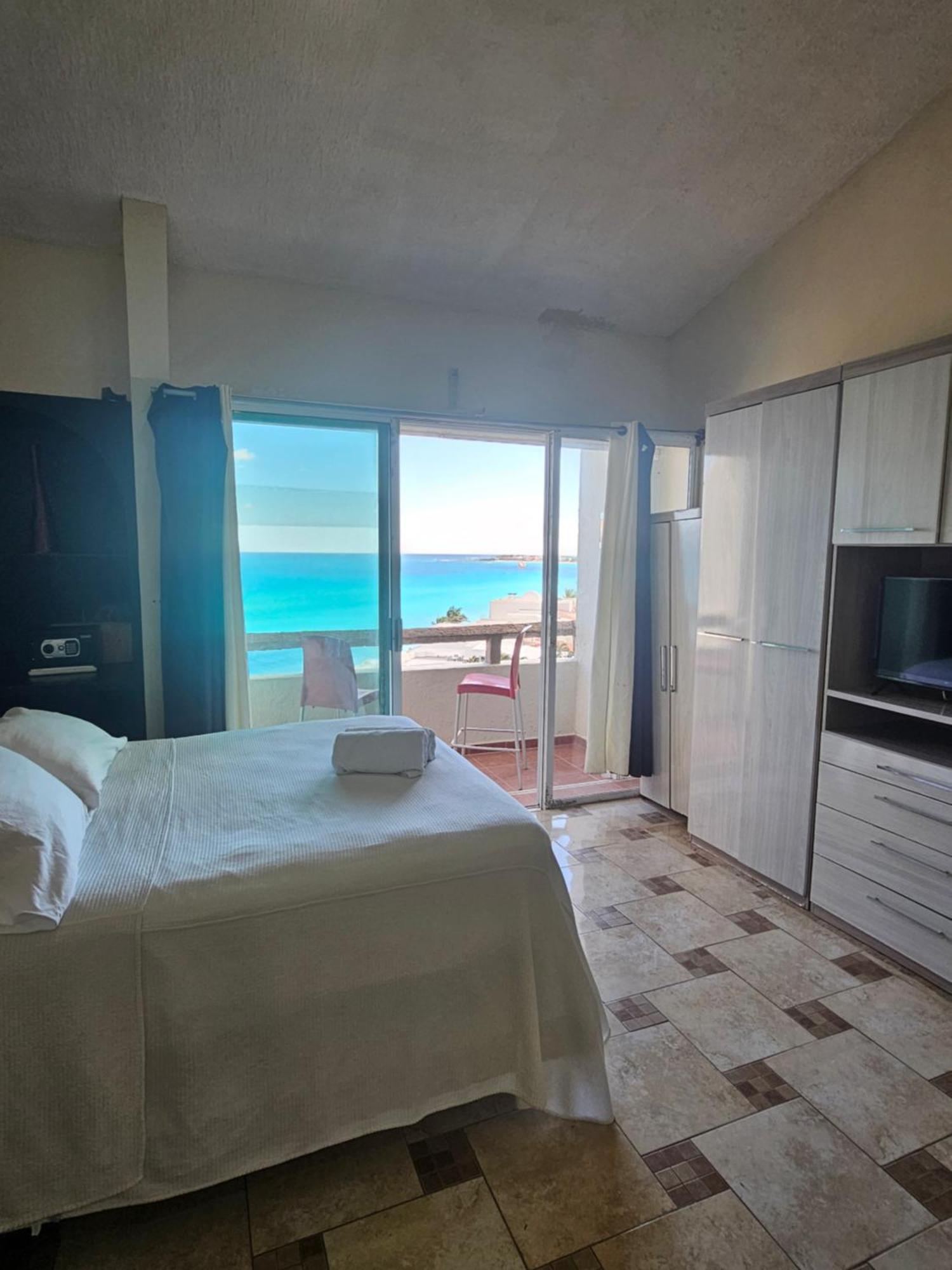 Beachfront Apartments Cancun Room photo