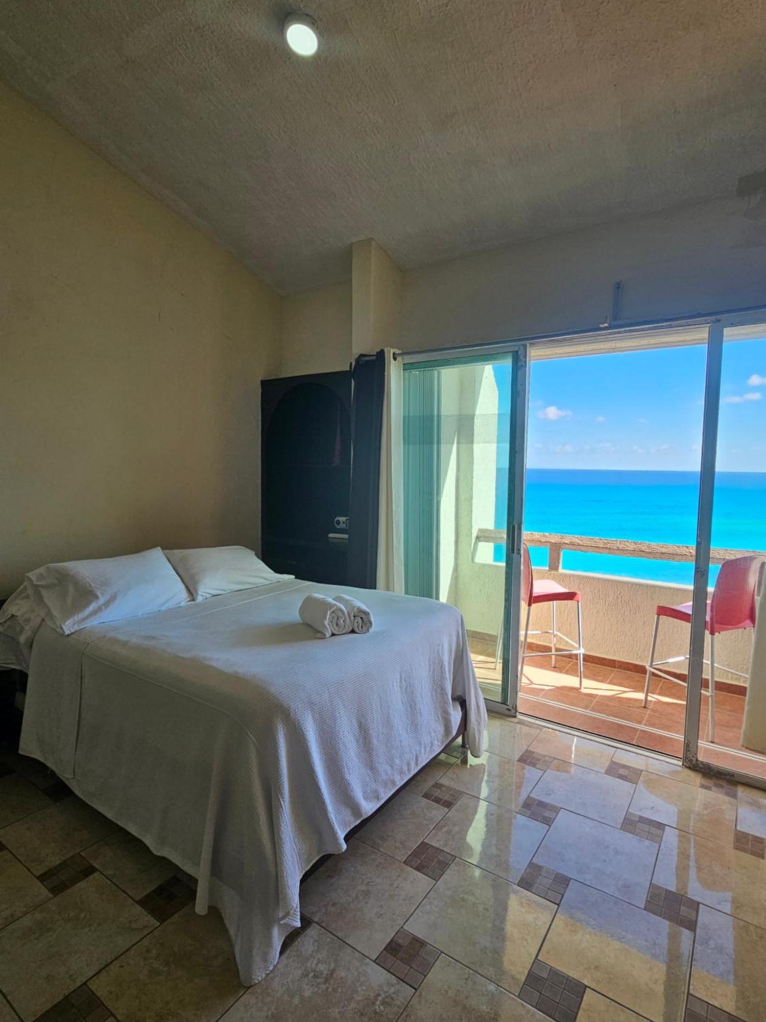 Beachfront Apartments Cancun Exterior photo